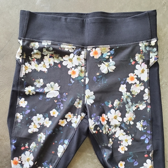 ⚡WOMEN'S NWOT ENERGY ZONE YOGA PANTS⚡ - Picture 2 of 5